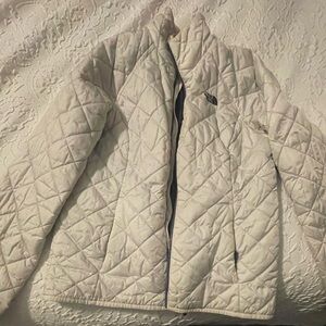Sz M The North Face white quilted coat.